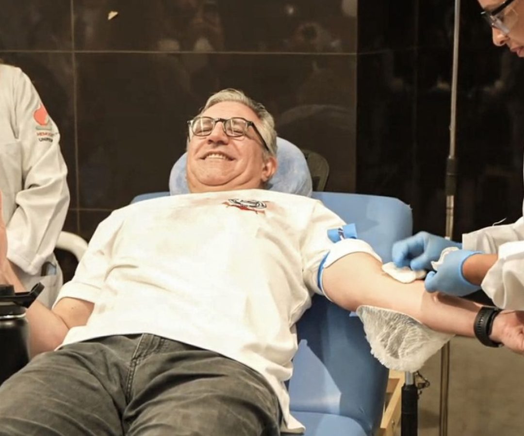Padilha doa sangue e marca início da vacinação contra vírus sincicial