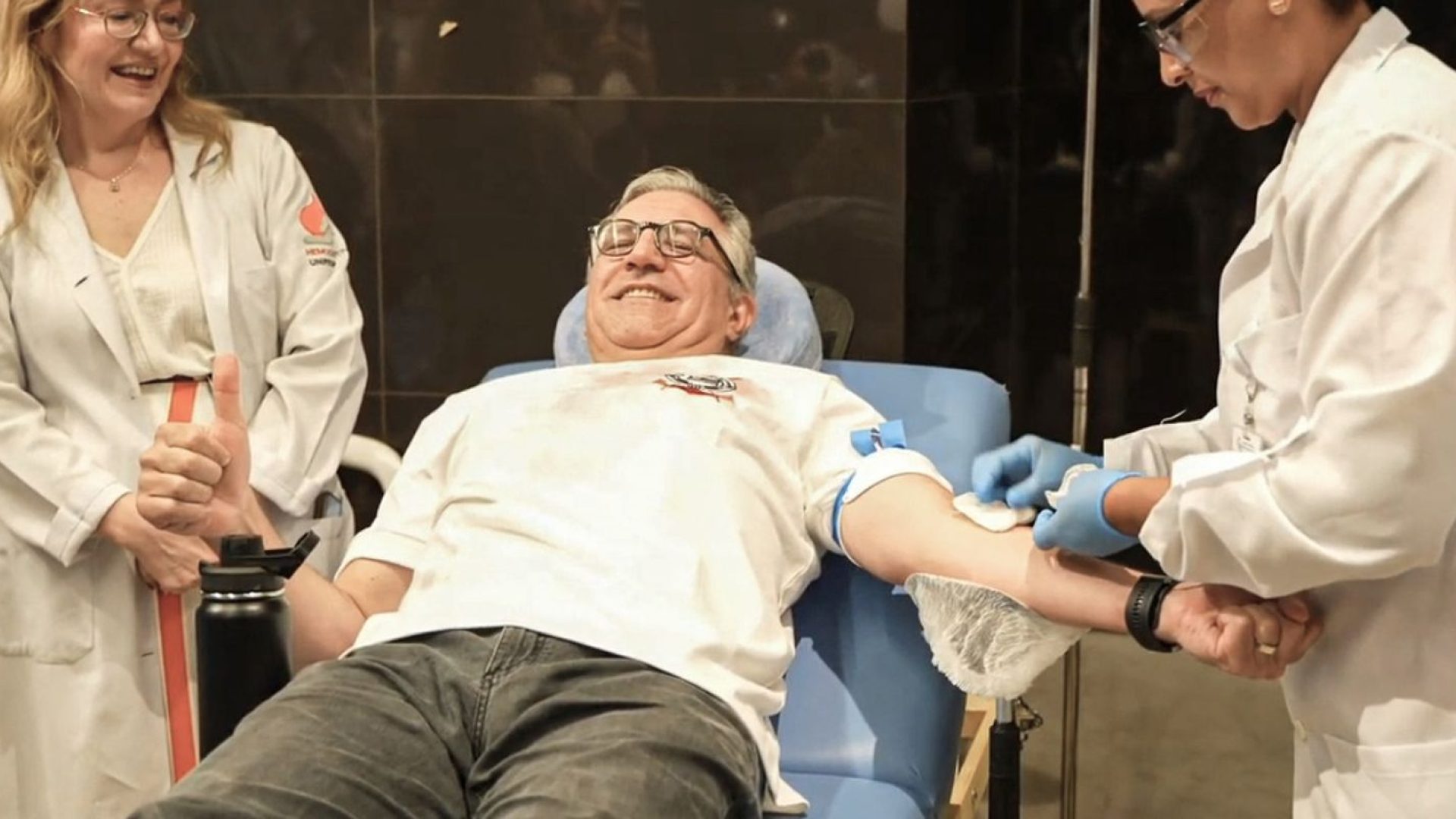 Padilha doa sangue e marca início da vacinação contra vírus sincicial