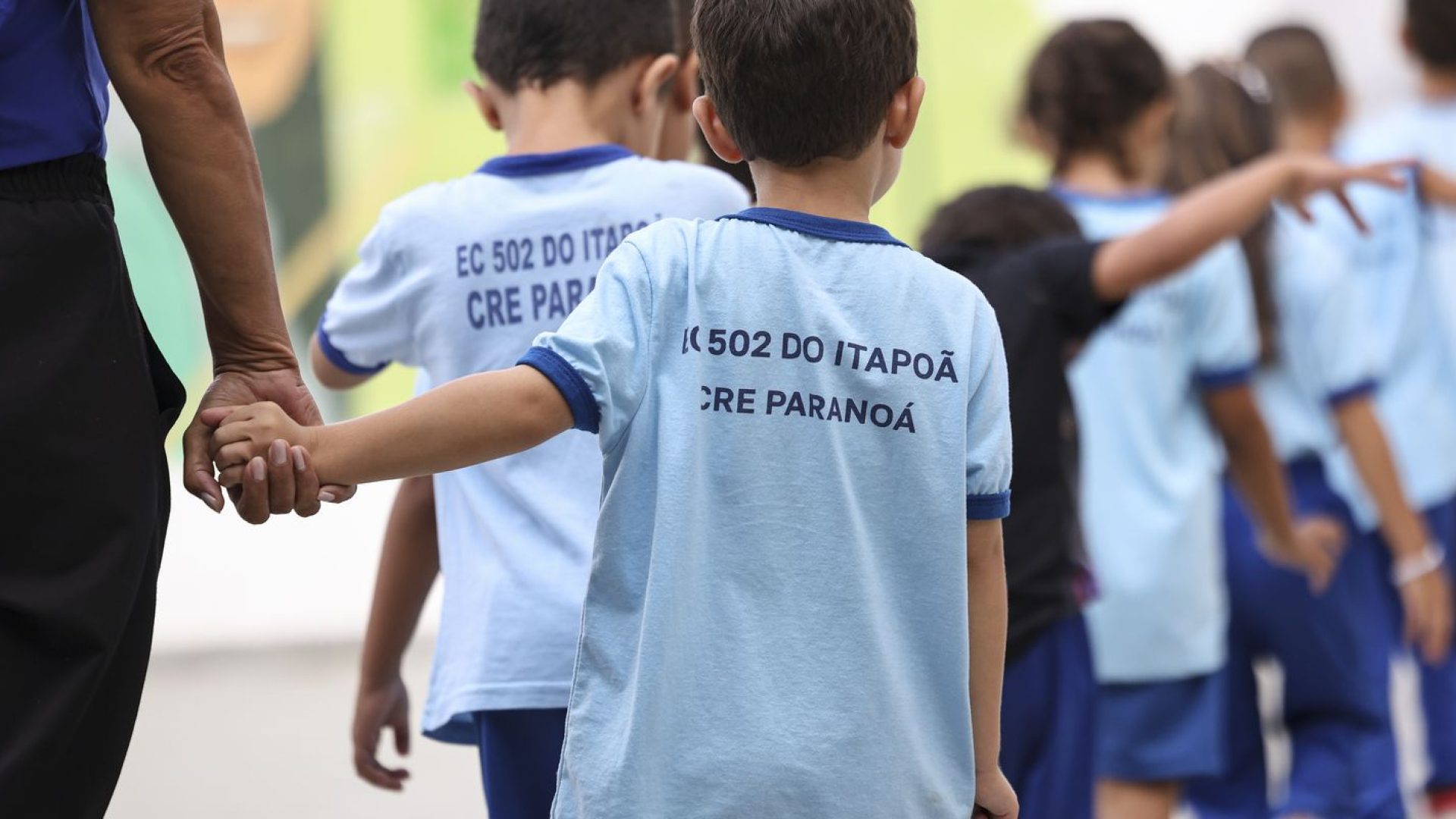 Alunos de escola no DF são “punidos” com flexão e PMs são afastados