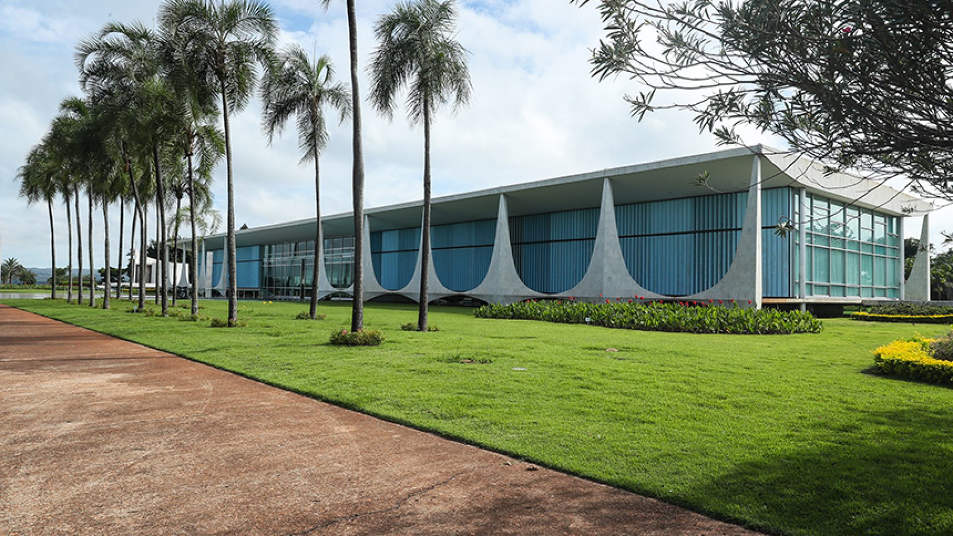 Dois senadores concorrem à Presidência; dez tentam governos estaduais — Senado Notícias