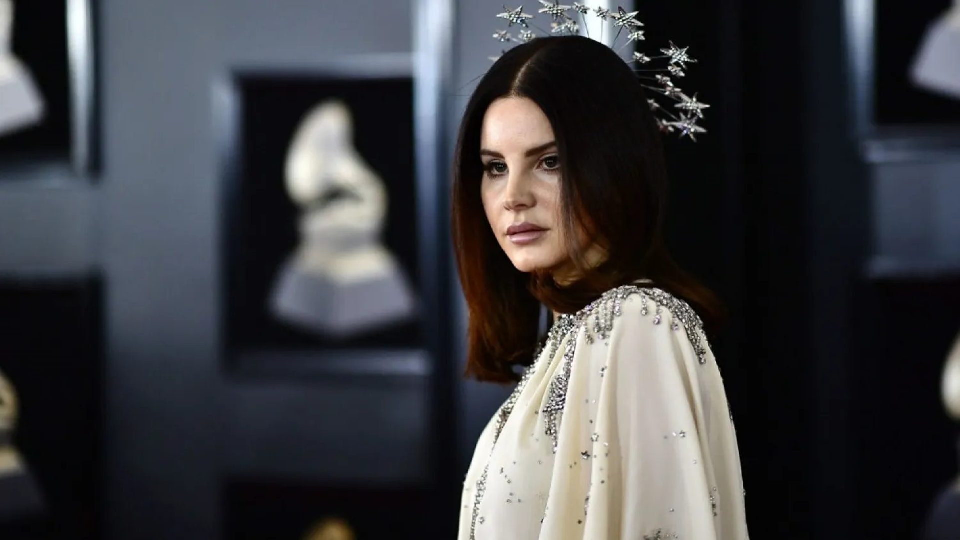 Lana del Rey interpreta música-tema de novo jogo de James Bond, ‘007 First Light’