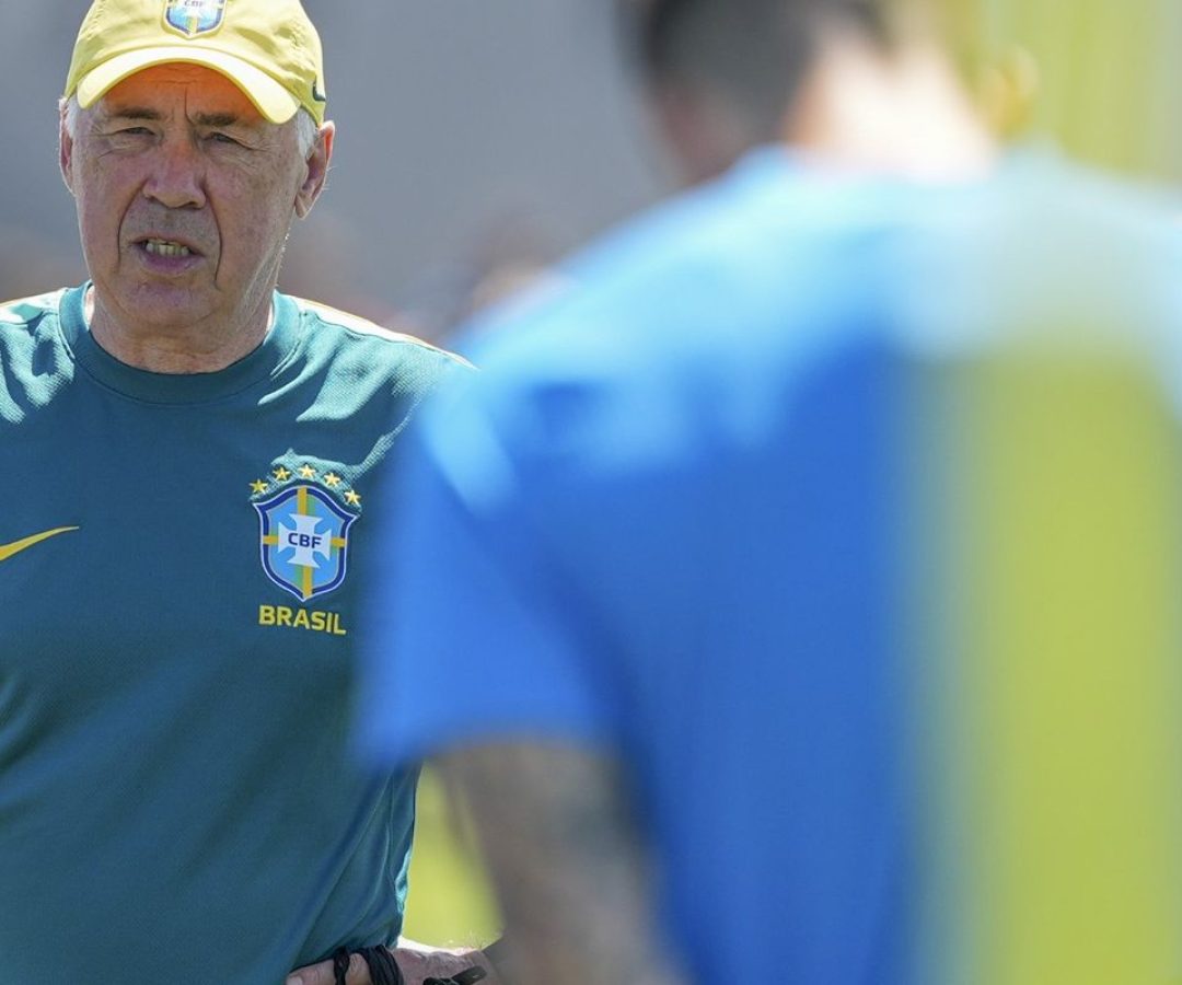 Ancelotti dá pista de Martinelli para vaga de Paquetá contra Noruega