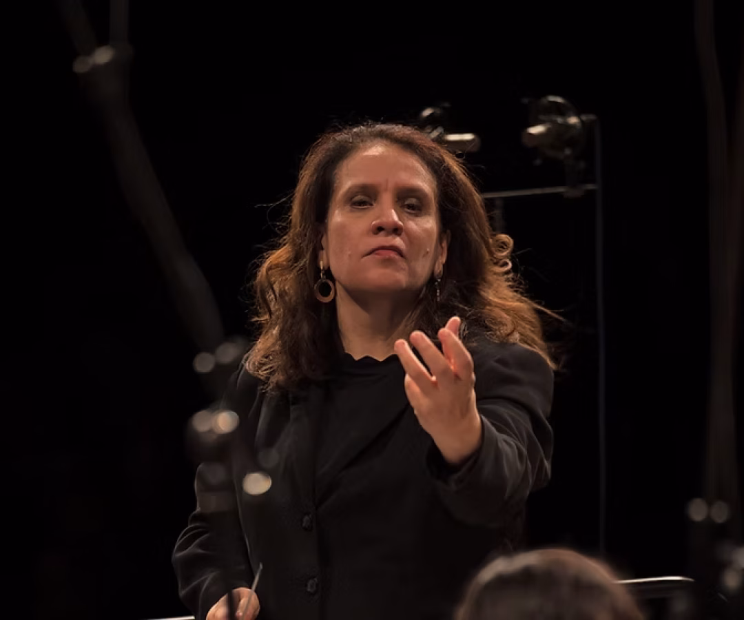 Brasileira é primeira mulher a assumir orquestra alemã em 130 anos de história