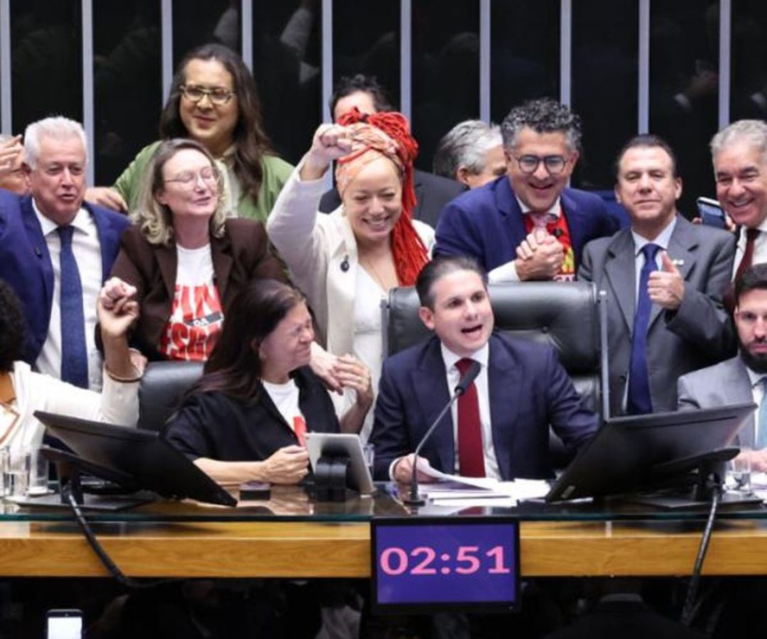 Câmara aprova, em dois turnos, a PEC pelo fim da escala 6x1