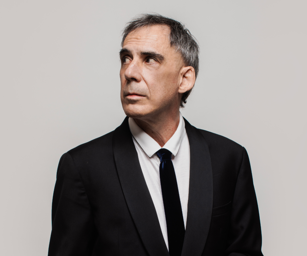 Tiny Desk Brasil recebe Arnaldo Antunes com repertório que une clássicos e novidades