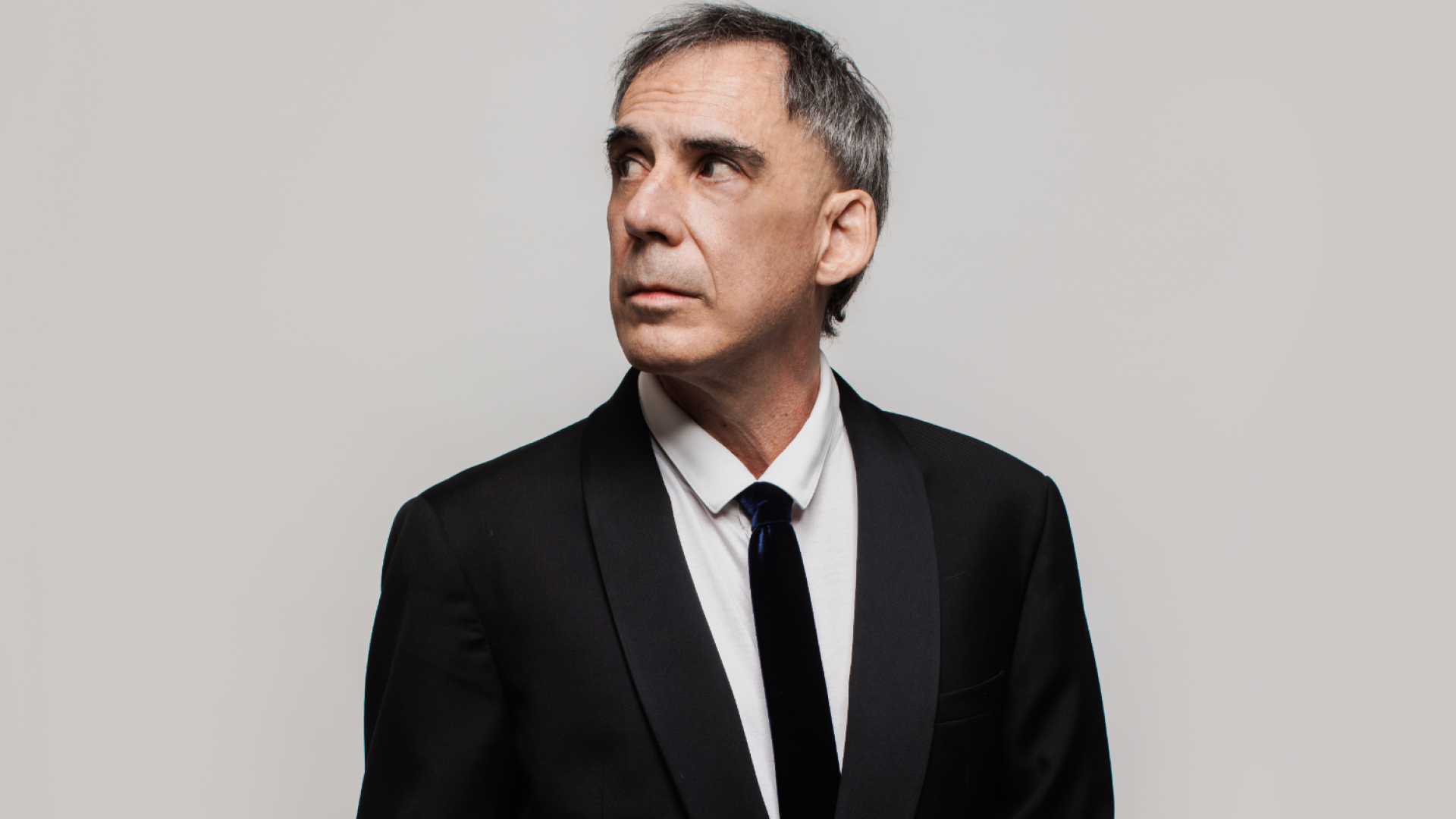 Tiny Desk Brasil recebe Arnaldo Antunes com repertório que une clássicos e novidades