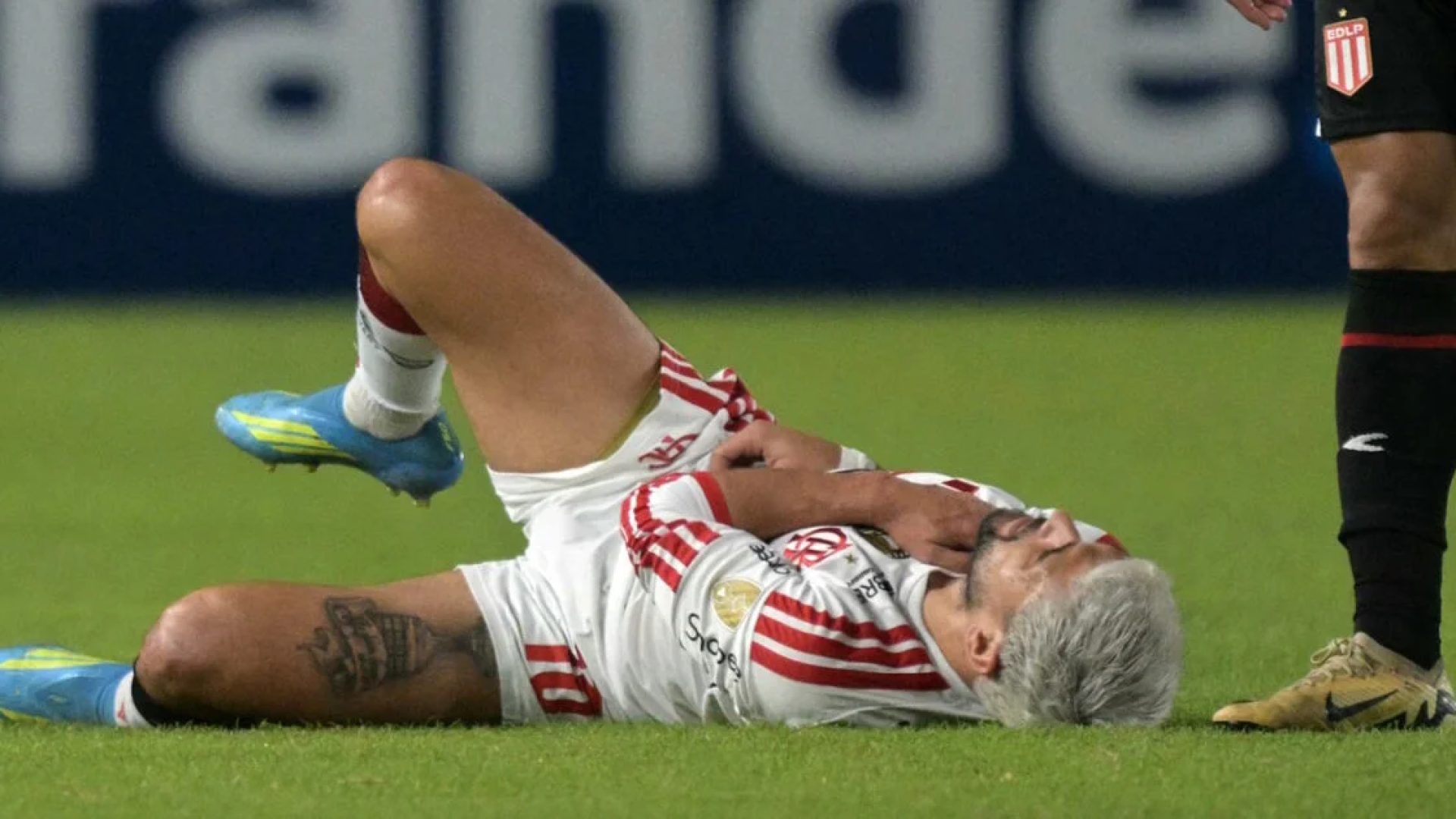 Arrascaeta recebe alta após cirurgia e inicia recuperação no Flamengo