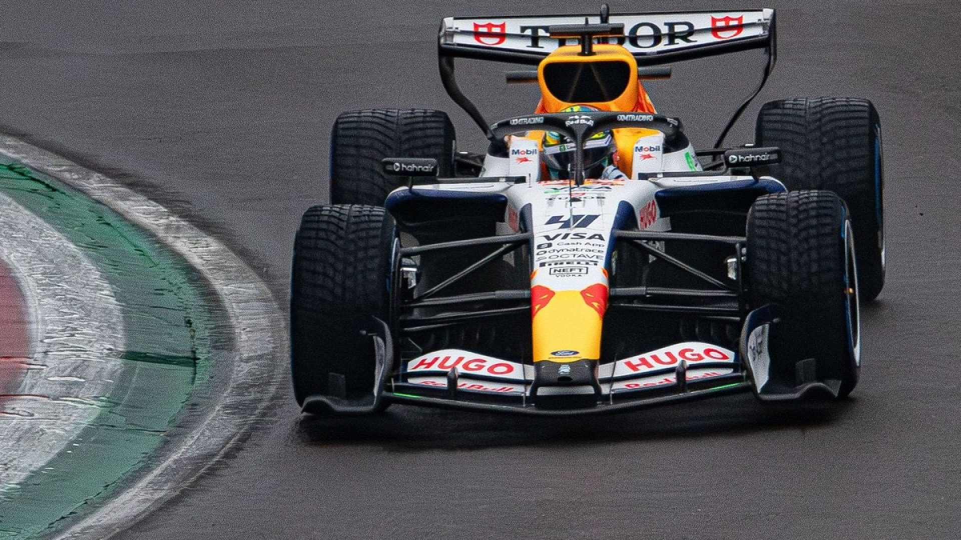 Lindblad roda em primeiro teste da F1 com a Racing Bulls