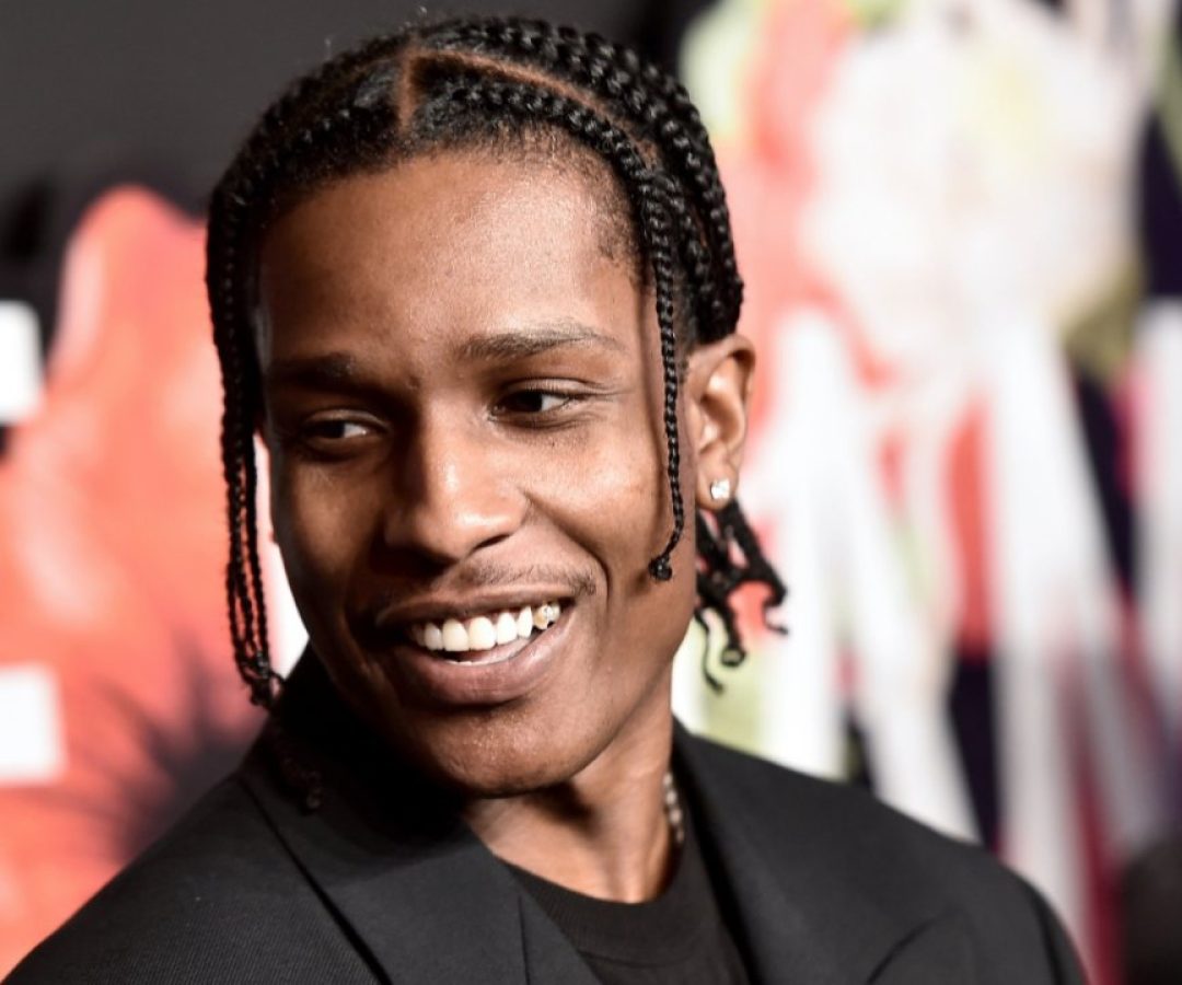 O namorado de Rihanna que chegou a ser preso em Los Angeles, mas foi liberado após pagar fiança de US$ 550 mil