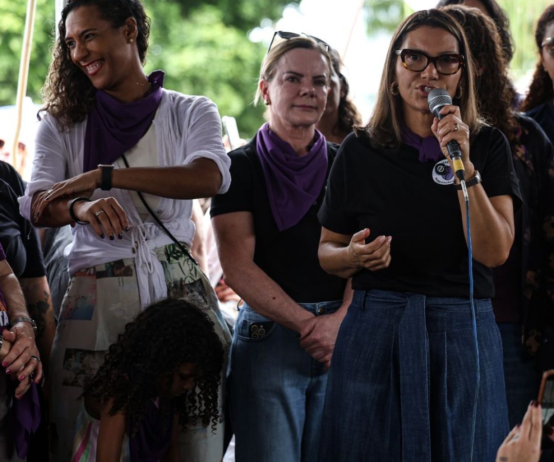 Ministras exaltam luta das mulheres em ato contra o feminicídio