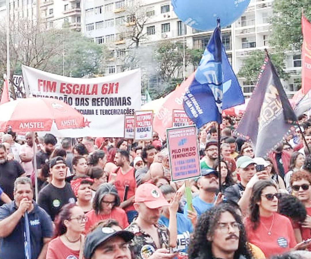 Manifestação em SP pede fim da escala 6x1 e ações contra o feminicídio