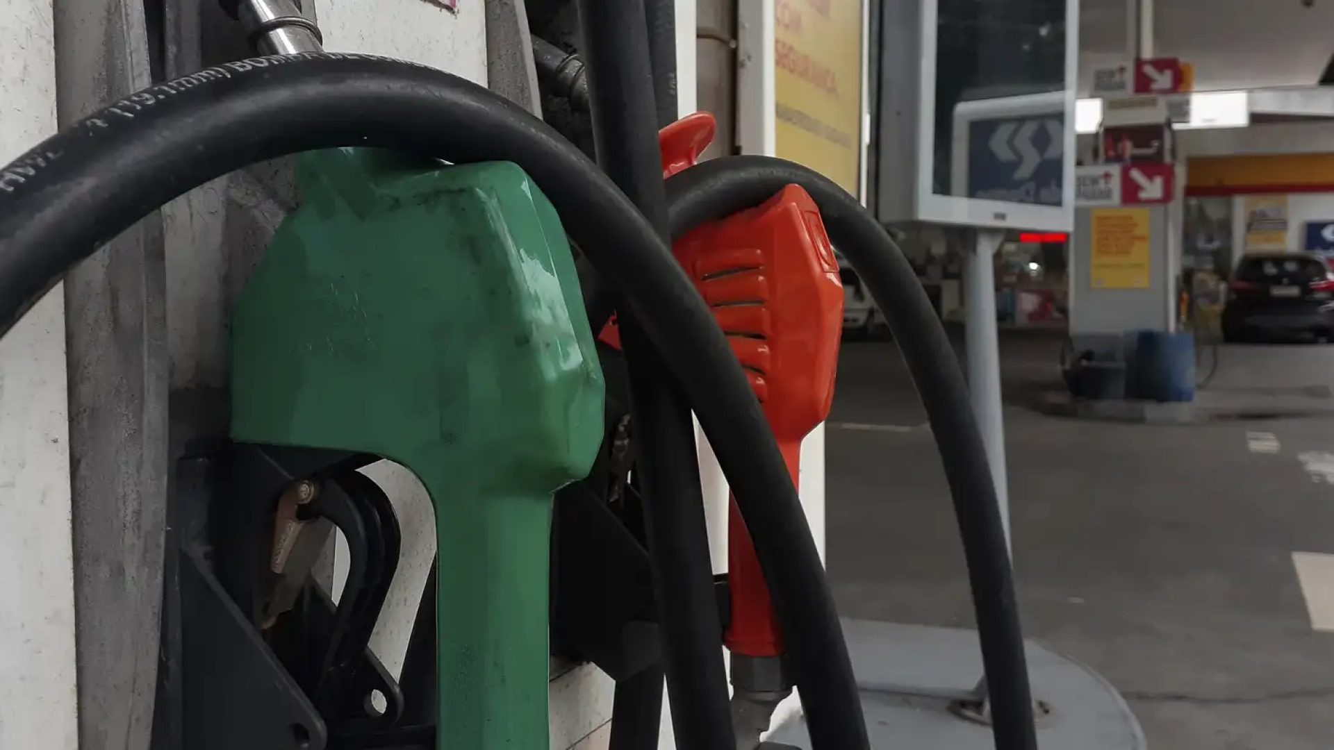 Segunda maior refinaria do país reduz preço da gasolina em 11,3%