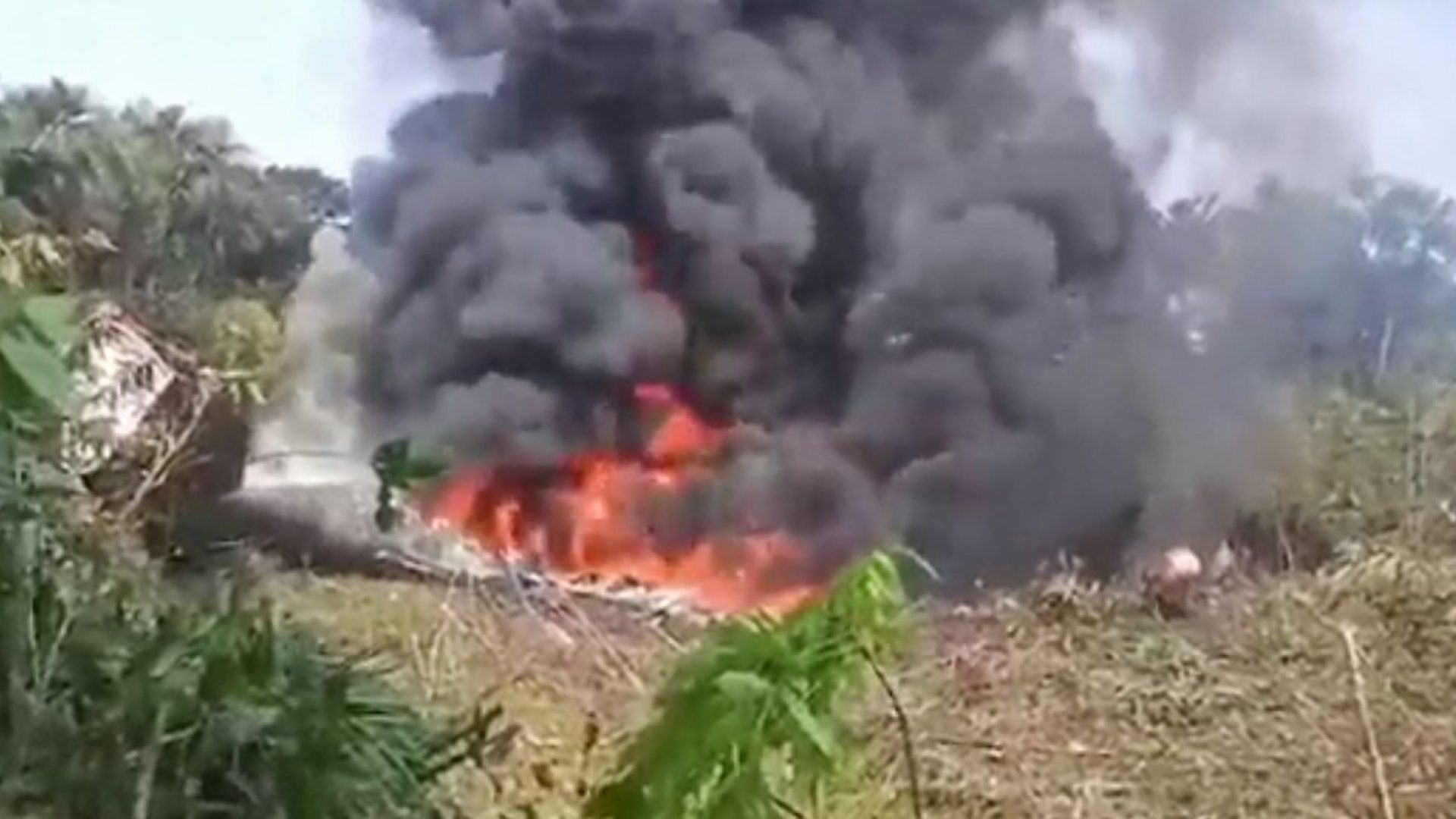 Chega a 66 número de mortos em queda de avião militar na Colômbia