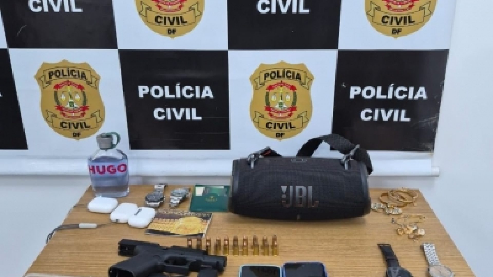 PCDF prende dois homens envolvidos em série de furtos a residências no Lago Norte