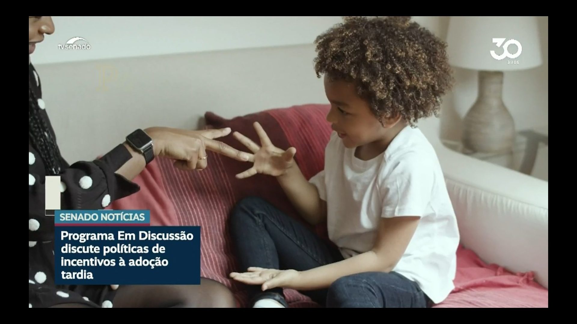 Programa 'Em Discussão' debate políticas de incentivo à adoção tardia — Senado Notícias