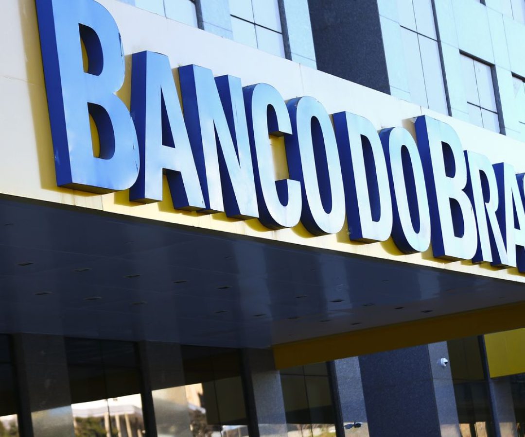 Lucro do Banco do Brasil cai 54% com avanço da crise no agro