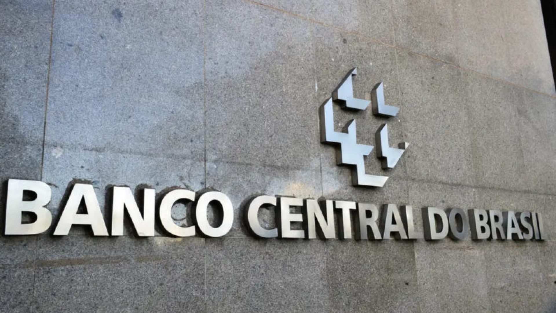 No último certame do Banco Central, a remuneração inicial para a carreira de analista passou de R$ 20,9 mil -  (crédito: Marcello Casal Jr/Agência Brasil)