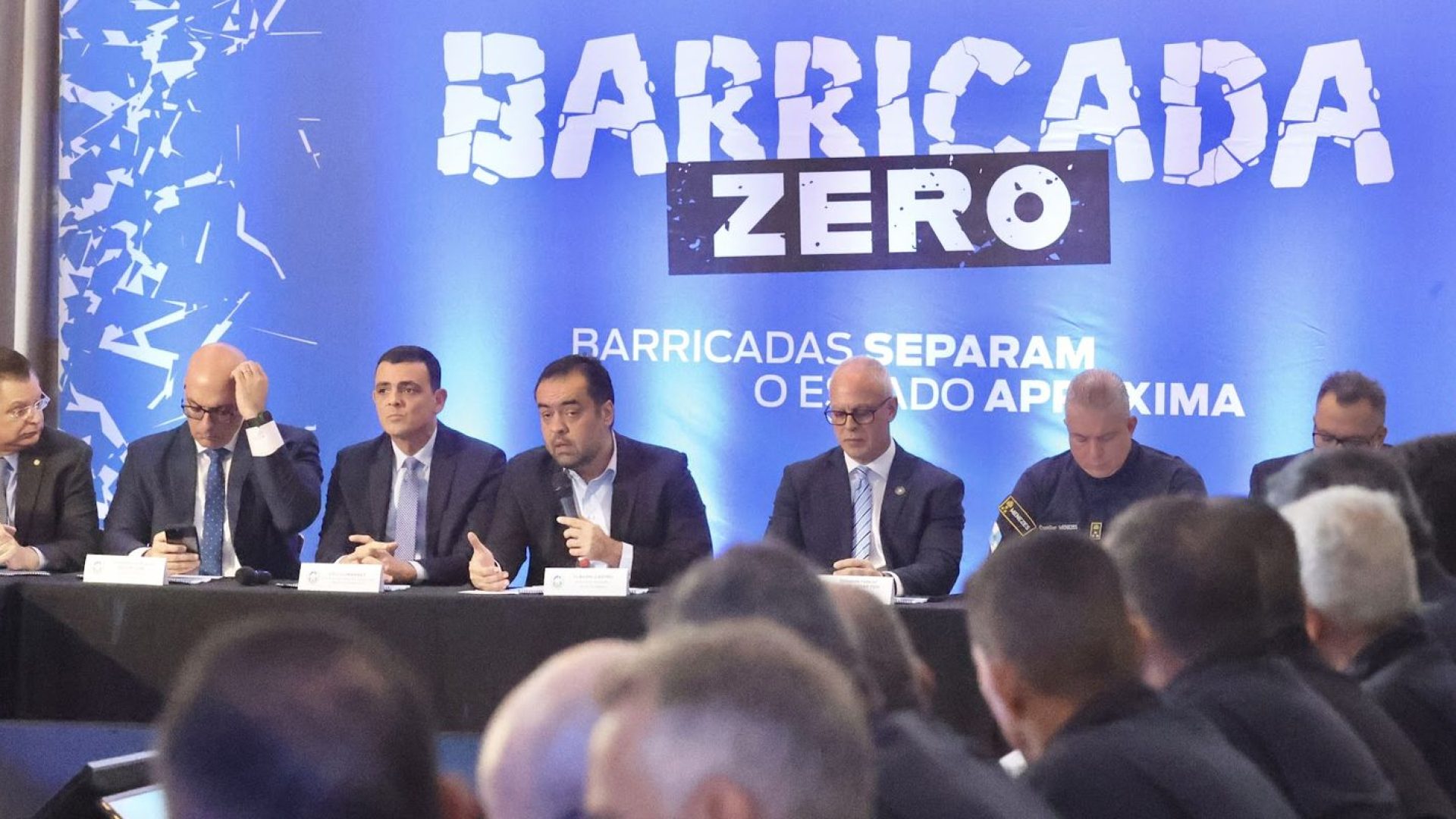 Governo fluminense anuncia plano para remover barricadas em 12 cidades