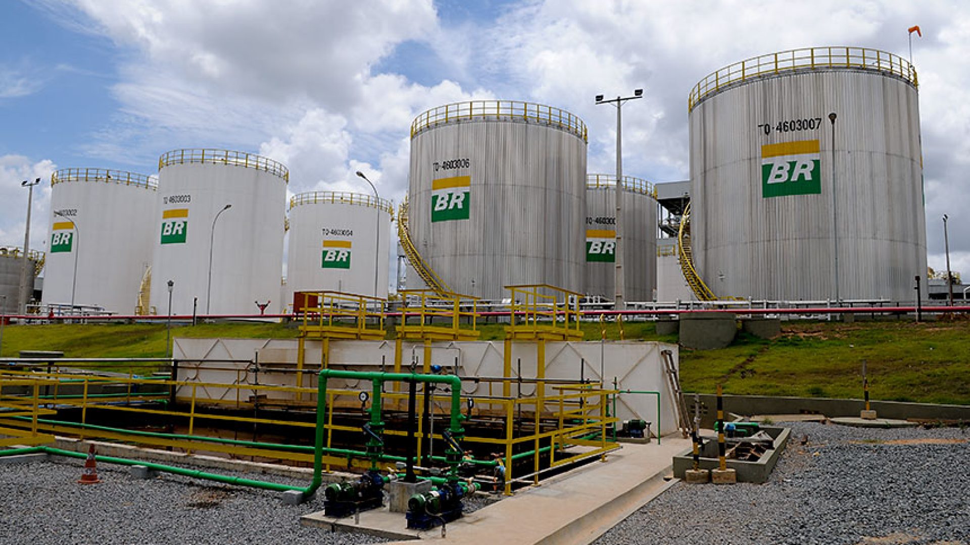 Lei destina recursos para Petrobras Biocombustível — Senado Notícias