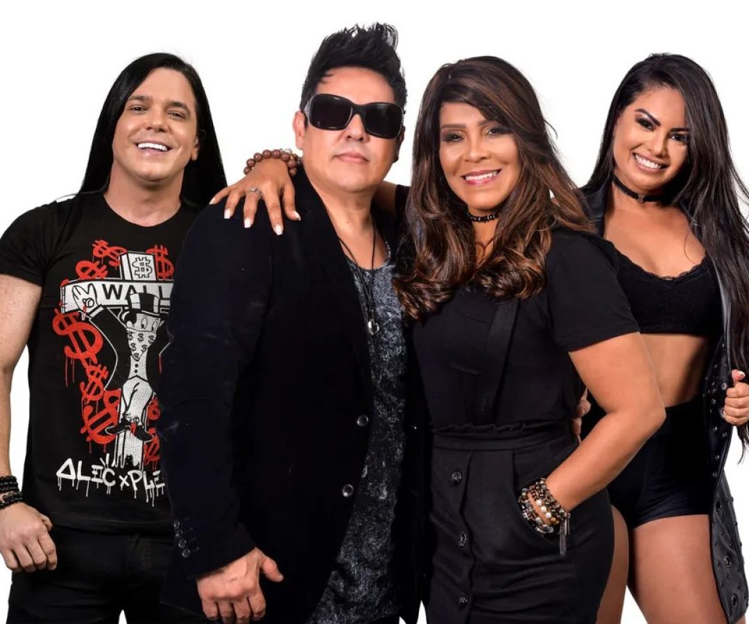 Silvânia Aquino anuncia saída da banda Calcinha Preta