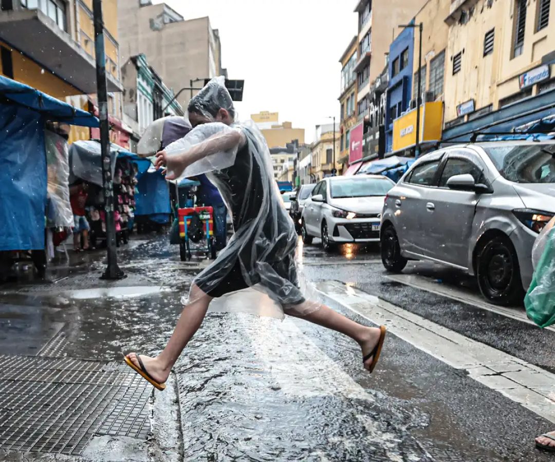 Chuva forte deixa cidade de São Paulo em estado de atenção