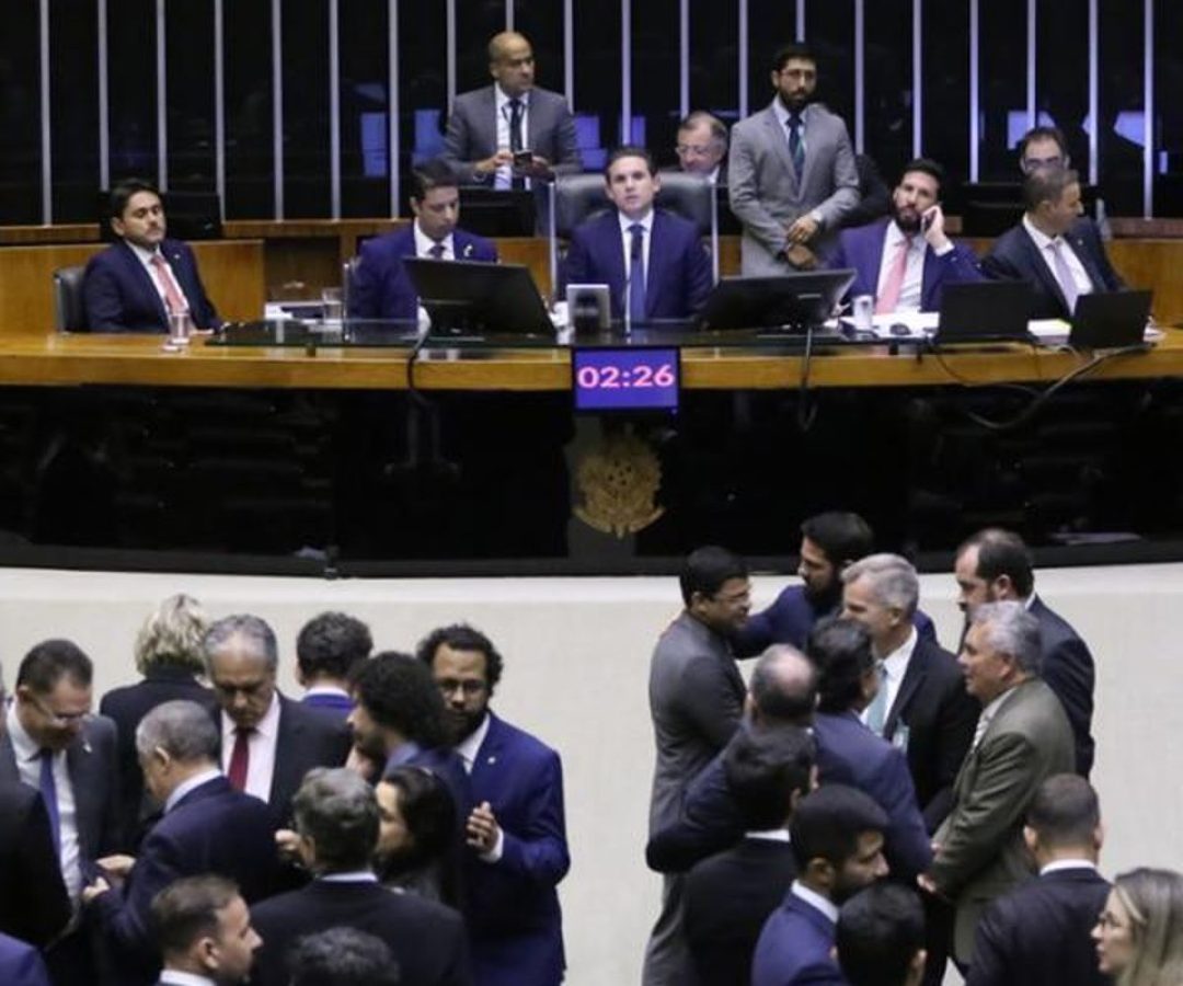 Câmara aprova texto-base do projeto de lei antifacção