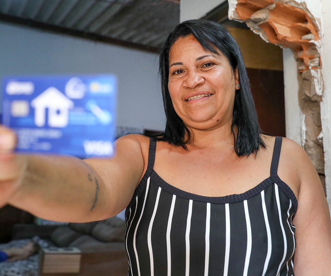 GDF entrega Cartão Material de Construção a 249 famílias em Estrutural