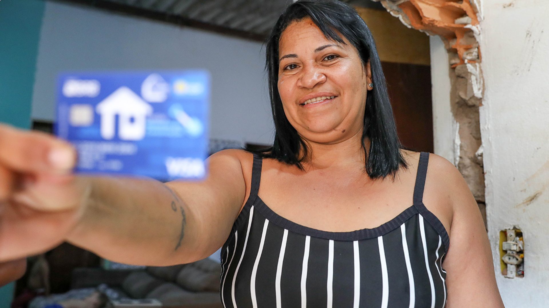GDF entrega Cartão Material de Construção a 249 famílias em Estrutural
