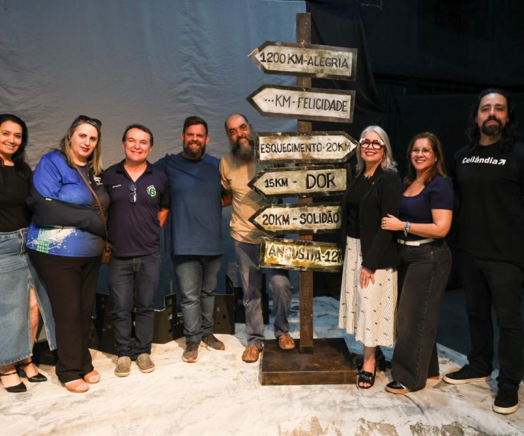 CED 06 de Ceilândia celebra conquistas e inaugura ar-condicionado em teatro