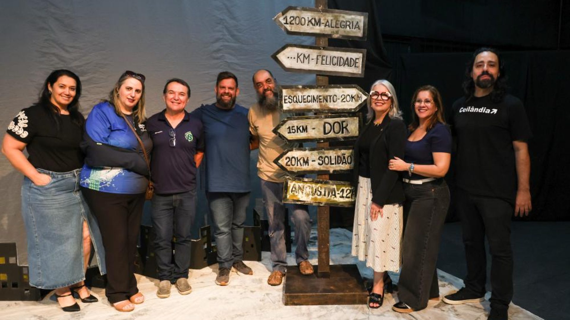 CED 06 de Ceilândia celebra conquistas e inaugura ar-condicionado em teatro