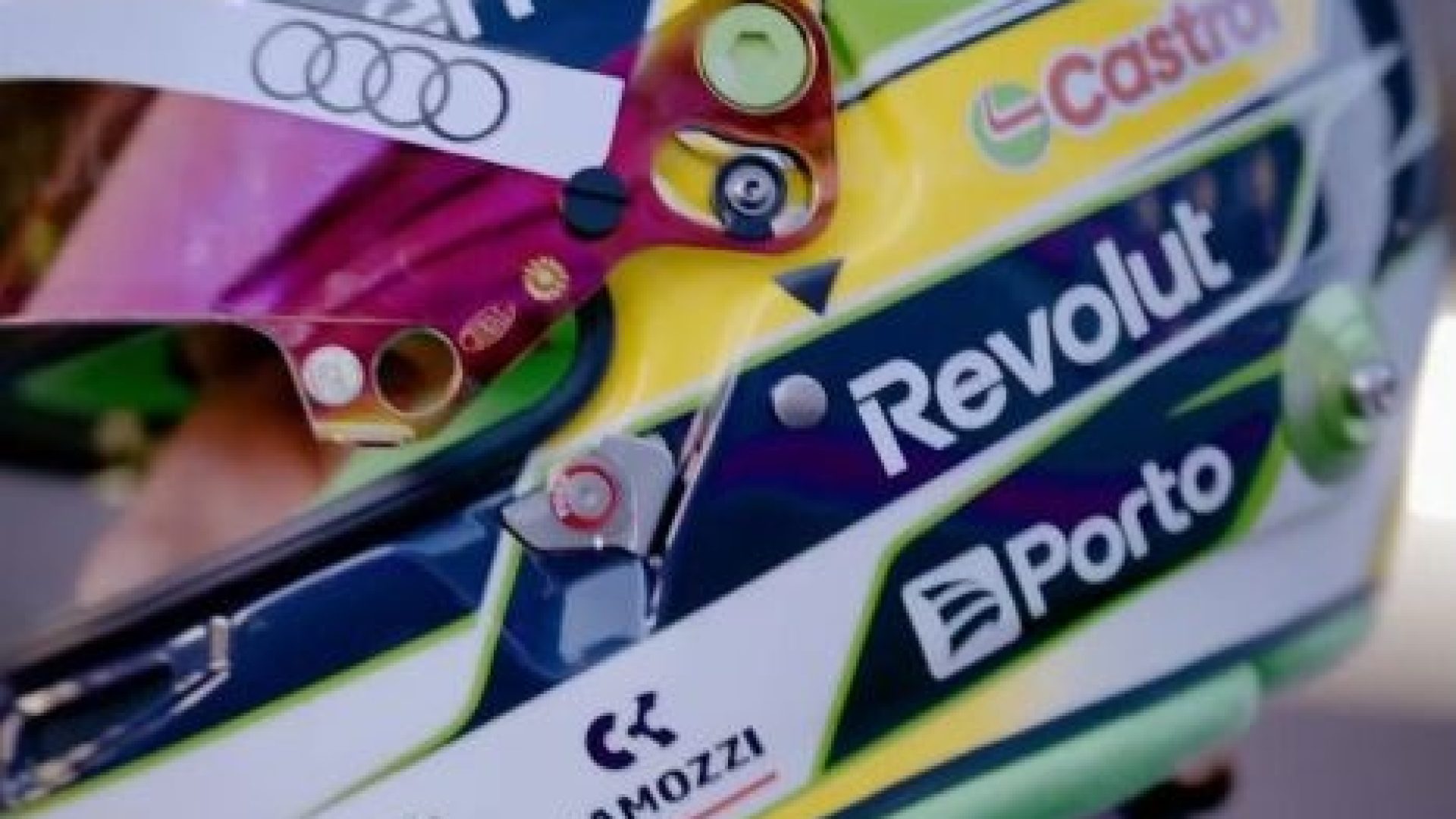 Bortoleto revela novo capacete para 2026; veja vídeo