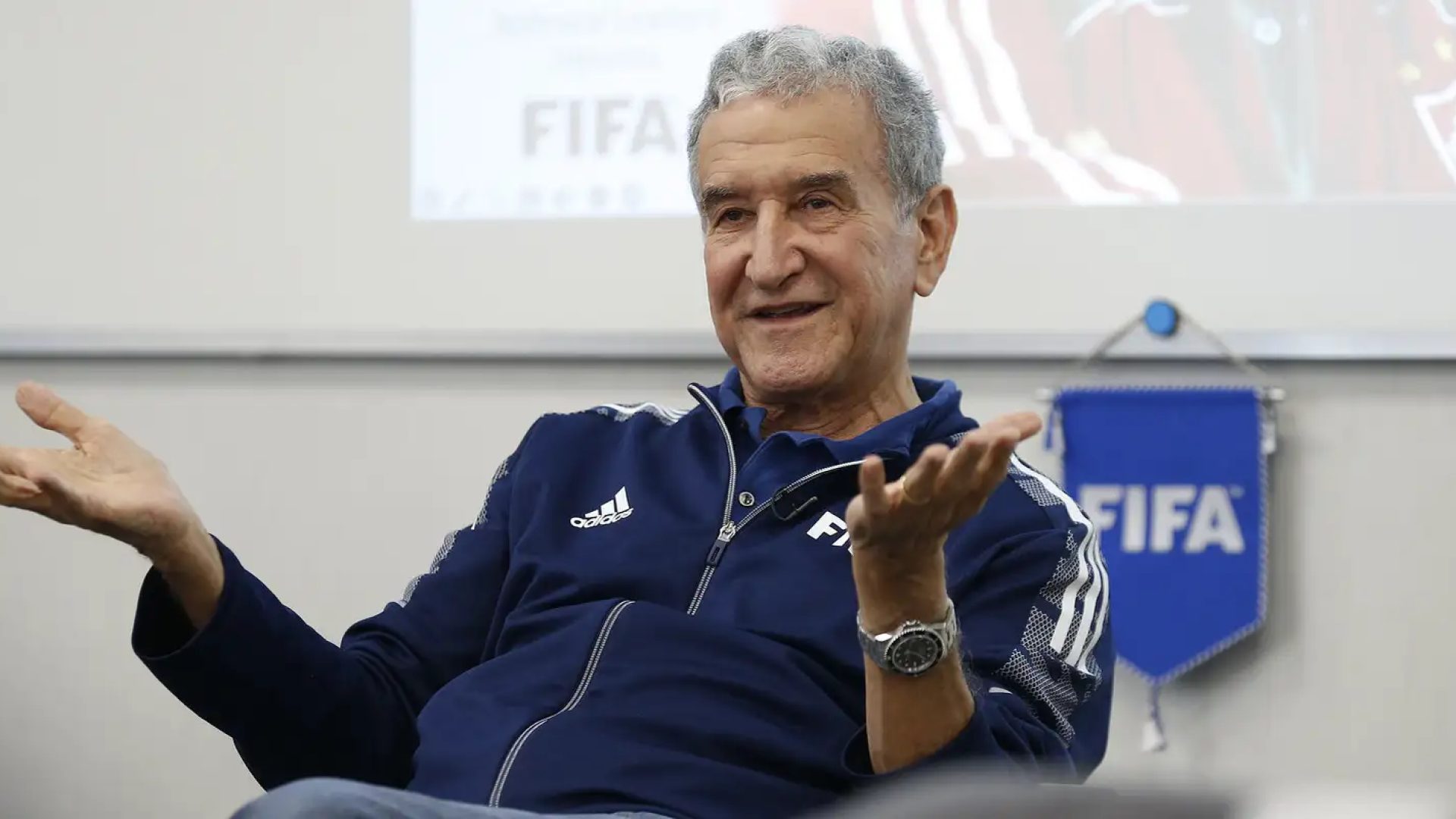Parreira apresenta melhora e pode deixar UTI até o final de semana