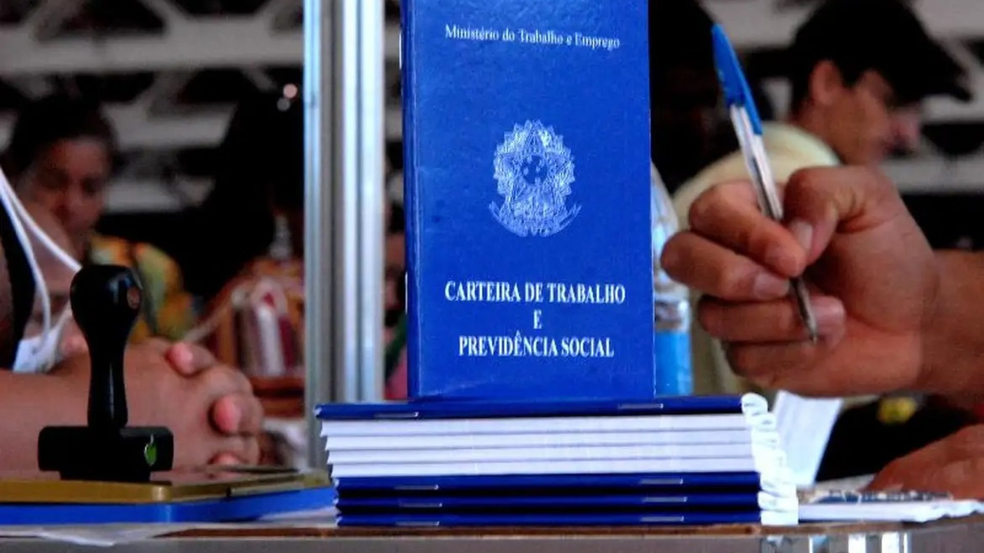 Agências do trabalhador têm vagas com salários de até R$ 3,5 mil nesta quinta (13)