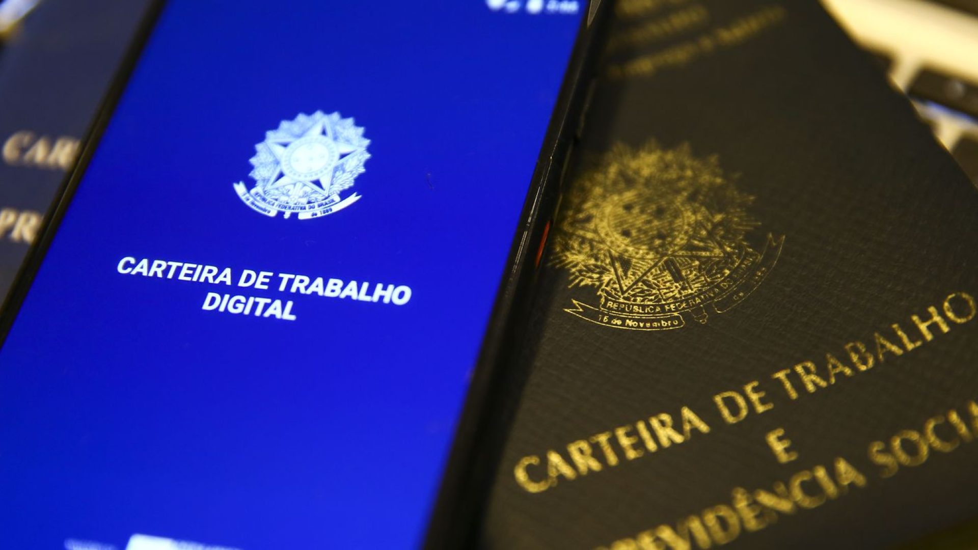 Brasil cria 85 mil empregos com carteira assinada em outubro