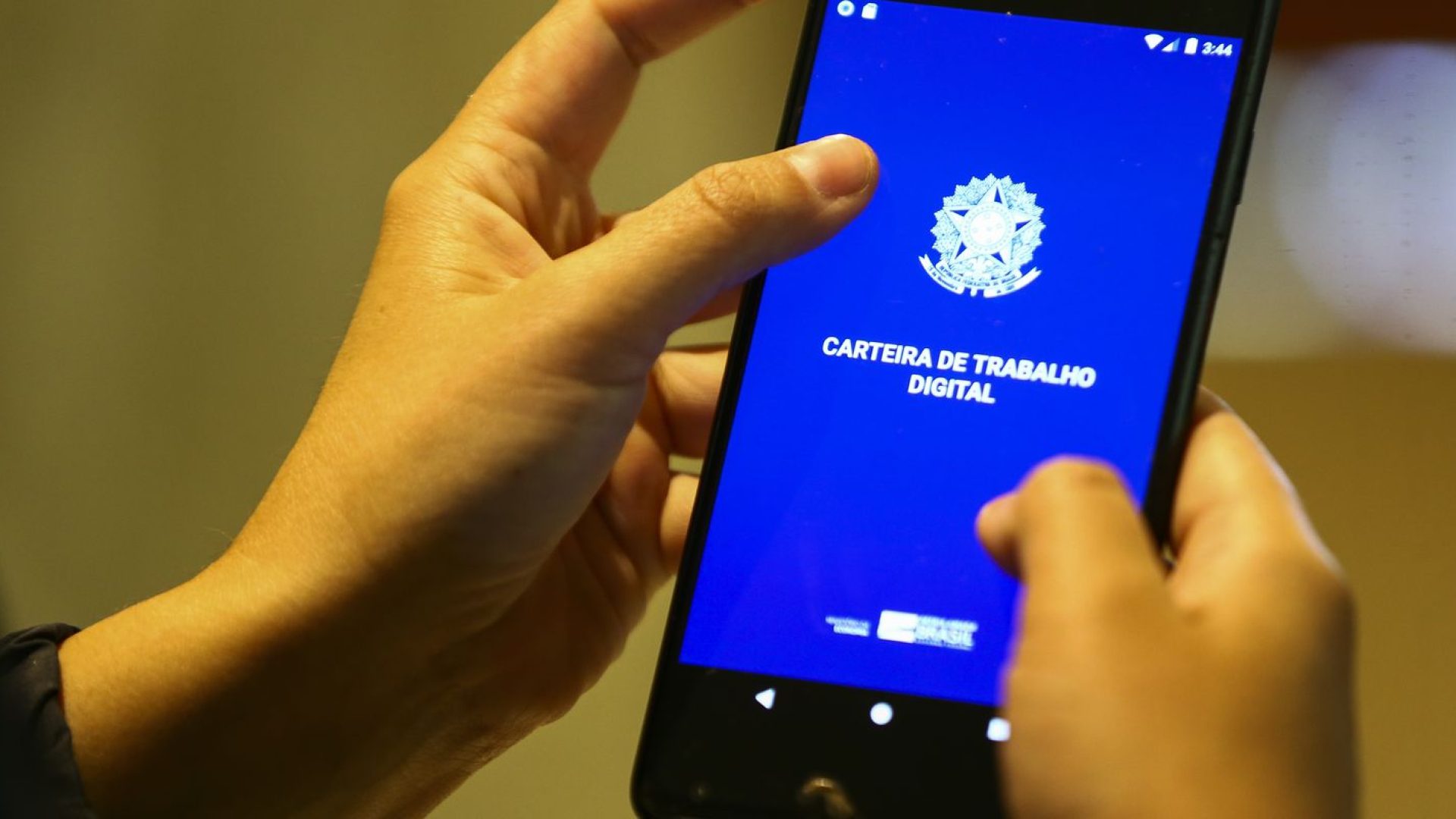Procurando emprego? Semana termina com mais de 400 vagas no DF