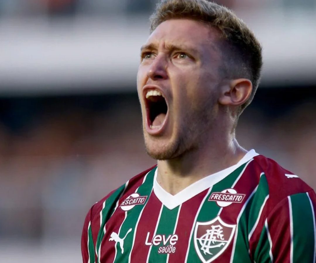 Fluminense vira sobre o Santos e se mantém entre os primeiros do Brasileirão