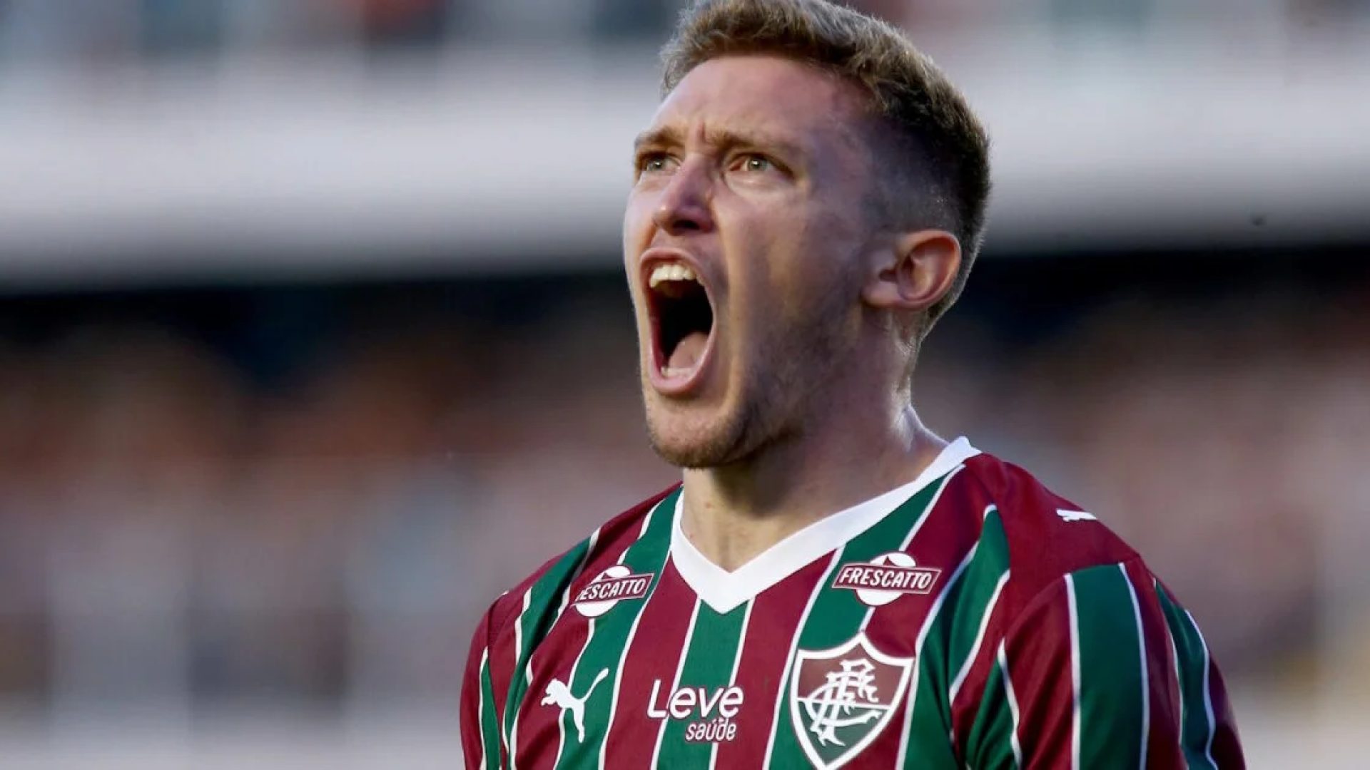 Fluminense vira sobre o Santos e se mantém entre os primeiros do Brasileirão