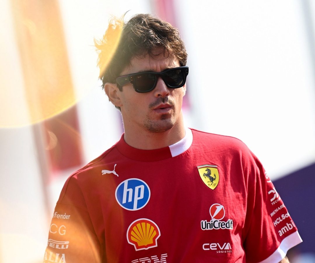 <div class="ms-item__thumb">
    
<picture class="ms-item__picture ">
                        <source type="image/webp" srcset="https://cdn-7.motorsport.com/images/mgl/2jEDErz0/s200/max-verstappen-red-bull-racing.webp 200w, https://cdn-7.motorsport.com/images/mgl/2jEDErz0/s300/max-verstappen-red-bull-racing.webp 300w, https://cdn-7.motorsport.com/images/mgl/2jEDErz0/s400/max-verstappen-red-bull-racing.webp 400w, https://cdn-7.motorsport.com/images/mgl/2jEDErz0/s500/max-verstappen-red-bull-racing.webp 500w, https://cdn-7.motorsport.com/images/mgl/2jEDErz0/s600/max-verstappen-red-bull-racing.webp 600w, https://cdn-7.motorsport.com/images/mgl/2jEDErz0/s700/max-verstappen-red-bull-racing.webp 700w, https://cdn-7.motorsport.com/images/mgl/2jEDErz0/s800/max-verstappen-red-bull-racing.webp 800w, https://cdn-7.motorsport.com/images/mgl/2jEDErz0/s900/max-verstappen-red-bull-racing.webp 900w, https://cdn-7.motorsport.com/images/mgl/2jEDErz0/s1000/max-verstappen-red-bull-racing.webp 1000w, https://cdn-7.motorsport.com/images/mgl/2jEDErz0/s1100/max-verstappen-red-bull-racing.webp 1100w, https://cdn-7.motorsport.com/images/mgl/2jEDErz0/s1200/max-verstappen-red-bull-racing.webp 1200w" sizes="200px"></source>
                    <source type="image/jpeg" srcset="https://cdn-7.motorsport.com/images/mgl/2jEDErz0/s200/max-verstappen-red-bull-racing.jpg 200w, https://cdn-7.motorsport.com/images/mgl/2jEDErz0/s300/max-verstappen-red-bull-racing.jpg 300w, https://cdn-7.motorsport.com/images/mgl/2jEDErz0/s400/max-verstappen-red-bull-racing.jpg 400w, https://cdn-7.motorsport.com/images/mgl/2jEDErz0/s500/max-verstappen-red-bull-racing.jpg 500w, https://cdn-7.motorsport.com/images/mgl/2jEDErz0/s600/max-verstappen-red-bull-racing.jpg 600w, https://cdn-7.motorsport.com/images/mgl/2jEDErz0/s700/max-verstappen-red-bull-racing.jpg 700w, https://cdn-7.motorsport.com/images/mgl/2jEDErz0/s800/max-verstappen-red-bull-racing.jpg 800w, https://cdn-7.motorsport.com/images/mgl/2jEDErz0/s900/max-verstappen-red-bull-racing.jpg 900w, https://cdn-7.motorsport.com/images/mgl/2jEDErz0/s1000/max-verstappen-red-bull-racing.jpg 1000w, https://cdn-7.motorsport.com/images/mgl/2jEDErz0/s1100/max-verstappen-red-bull-racing.jpg 1100w, https://cdn-7.motorsport.com/images/mgl/2jEDErz0/s1200/max-verstappen-red-bull-racing.jpg 1200w" sizes="200px"></source>
            
    <img loading="lazy" width="200" height="133" class="ms-item__img ms-item__img--3_2 " src="https://cdn-1.motorsport.com/images/mgl/2jEDErz0/s200/max-verstappen-red-bull-racing.jpg" alt="GP do Catar - Corrida">
    </picture>
    <div class="ms-item__thumb-info">
        <p class="ms-item__thumb-title">
            GP do Catar - Corrida        </p>
    </div>

    <div class="ms-item__thumb-info-top">
        
        
                    
<div class="msnt-badge font-secondary font-bold inline-flex uppercase items-center gap-1 msnt-badge--default msnt-badge--sm -skew-x-3 ms-item__thumb-series">
    
    <span class="skew-x-3 -mt-0.5">Fórmula 1</span>
</div>                
                    
<div class="msnt-badge font-secondary font-bold inline-flex uppercase items-center gap-1 msnt-badge--light msnt-badge--sm -skew-x-3 ">
            <svg class="w-4 h-4">
            <use xlink:href="/design/dist/critical/icons/sprite-common-0-19370b39ae876be8536cef1d510fd00d.svg#camera"></use>
        </svg>
    
    <span class="skew-x-3 -mt-0.5">57</span>
</div>        
    </div>
</div>
    <div class="ms-item__info">
        <div class="ms-item__info-top">
                            <span class="ms-item__series">Fórmula 1</span>
                        <time class="ms-item__date">
                10 h            </time>
        </div>

        <p class="ms-item__title">GP do Catar - Corrida</p>
    </div>