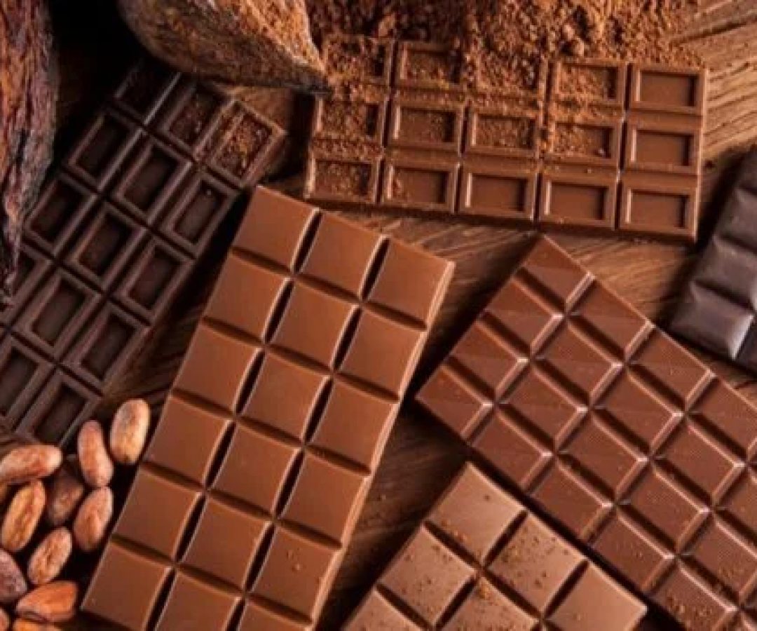 Apesar de muita gente pensar o contrário, cacau e chocolate não são a mesma coisa. Apesar de ser o principal ingrediente do chocolate, o cacau é uma fruta