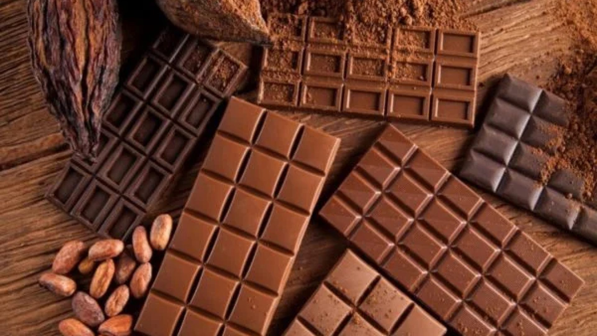 Apesar de muita gente pensar o contrário, cacau e chocolate não são a mesma coisa. Apesar de ser o principal ingrediente do chocolate, o cacau é uma fruta