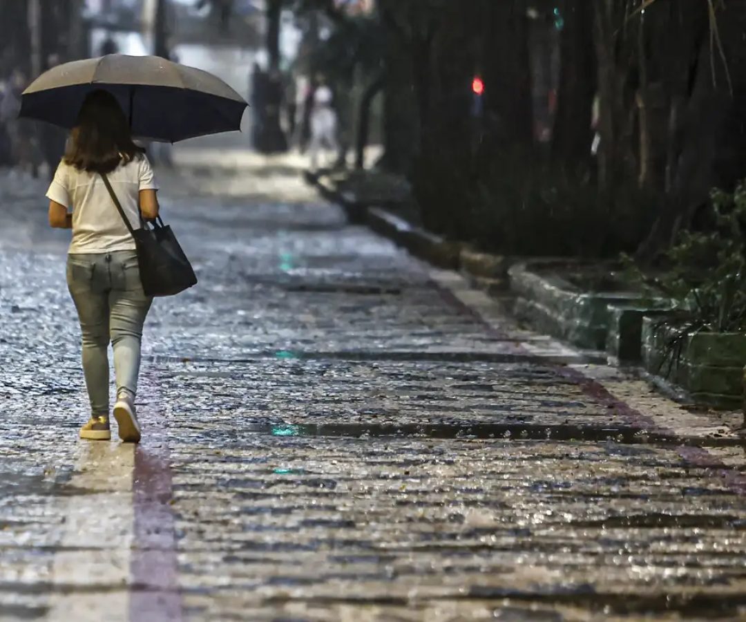 Saiba em que regiões do Brasil deve chover acima da média no verão