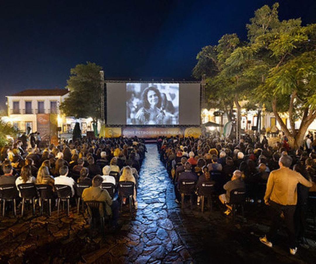 Sessão na praça emociona público da Mostra Tiradentes