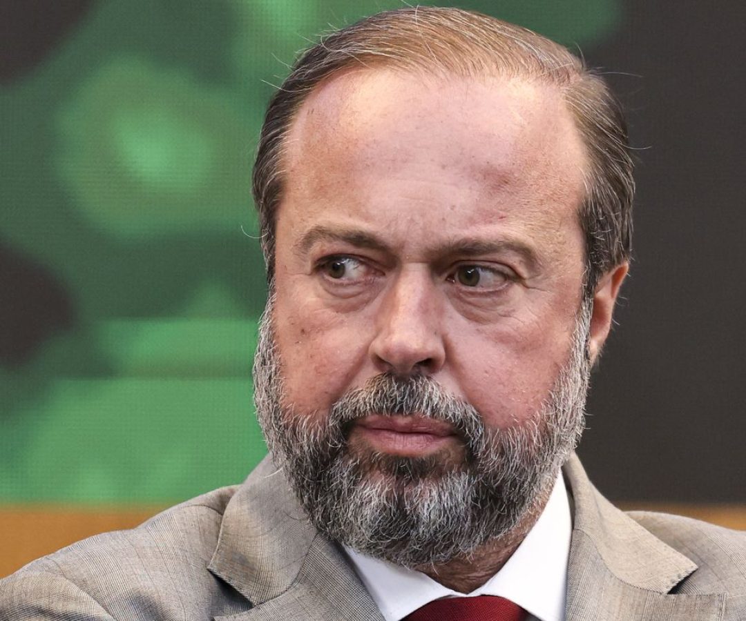 Ministro cobra solução para vazamento de água em minas da Vale