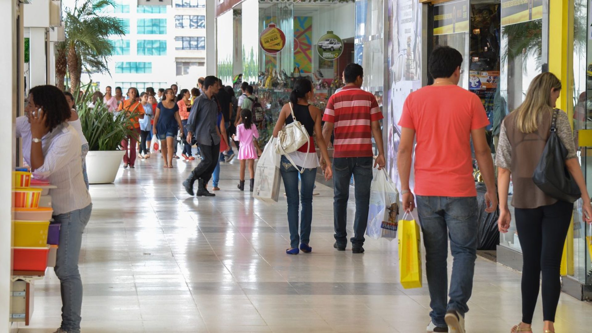 Atividade econômica cai 0,7% em março em razão da guerra do Irã