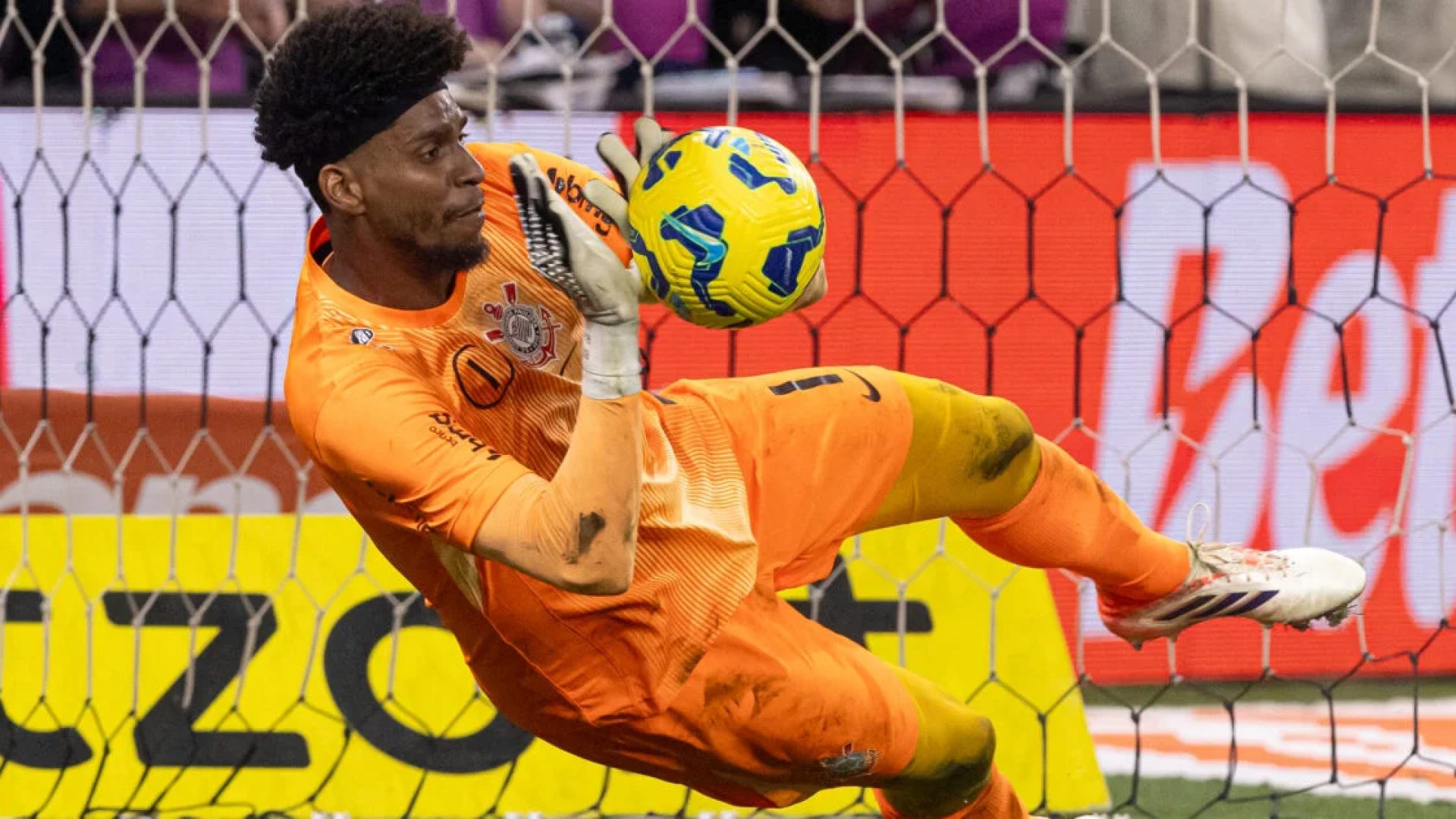 Hugo brilha, Corinthians bate o Cruzeiro nos pênaltis e vai à final da Copa do Brasil