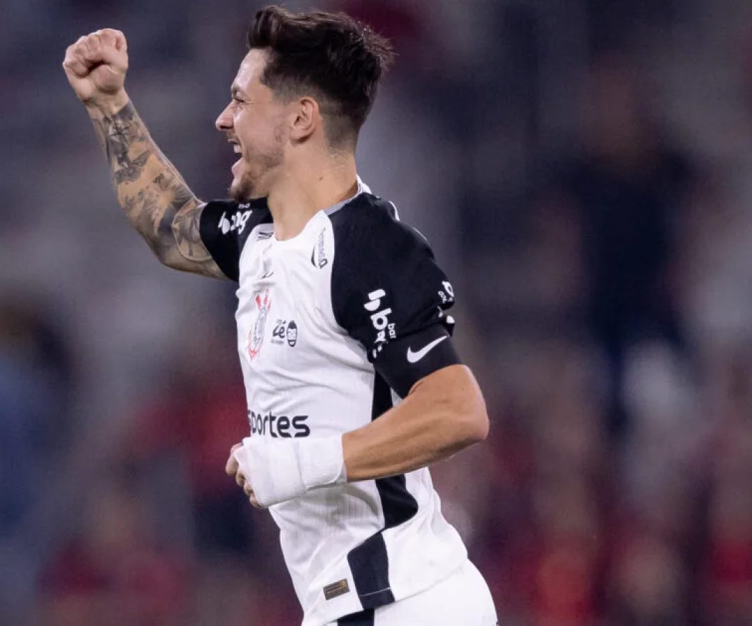 Corinthians derruba invencibilidade do Athletico-PR e vence 2ª no Brasileirão