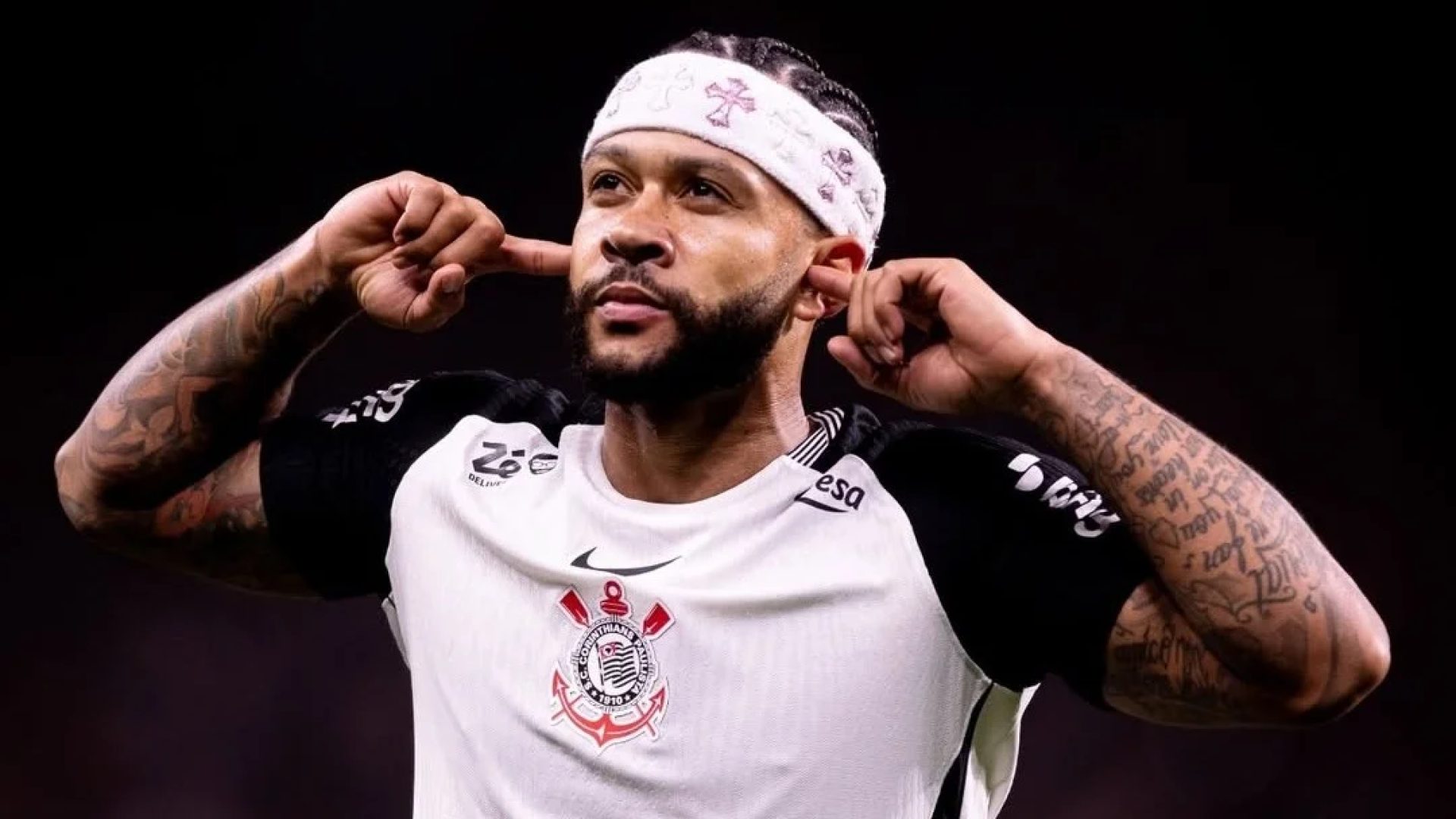 Corinthians quase se atrapalha, mas Memphis e Yuri liquidam São Paulo em Itaquera
