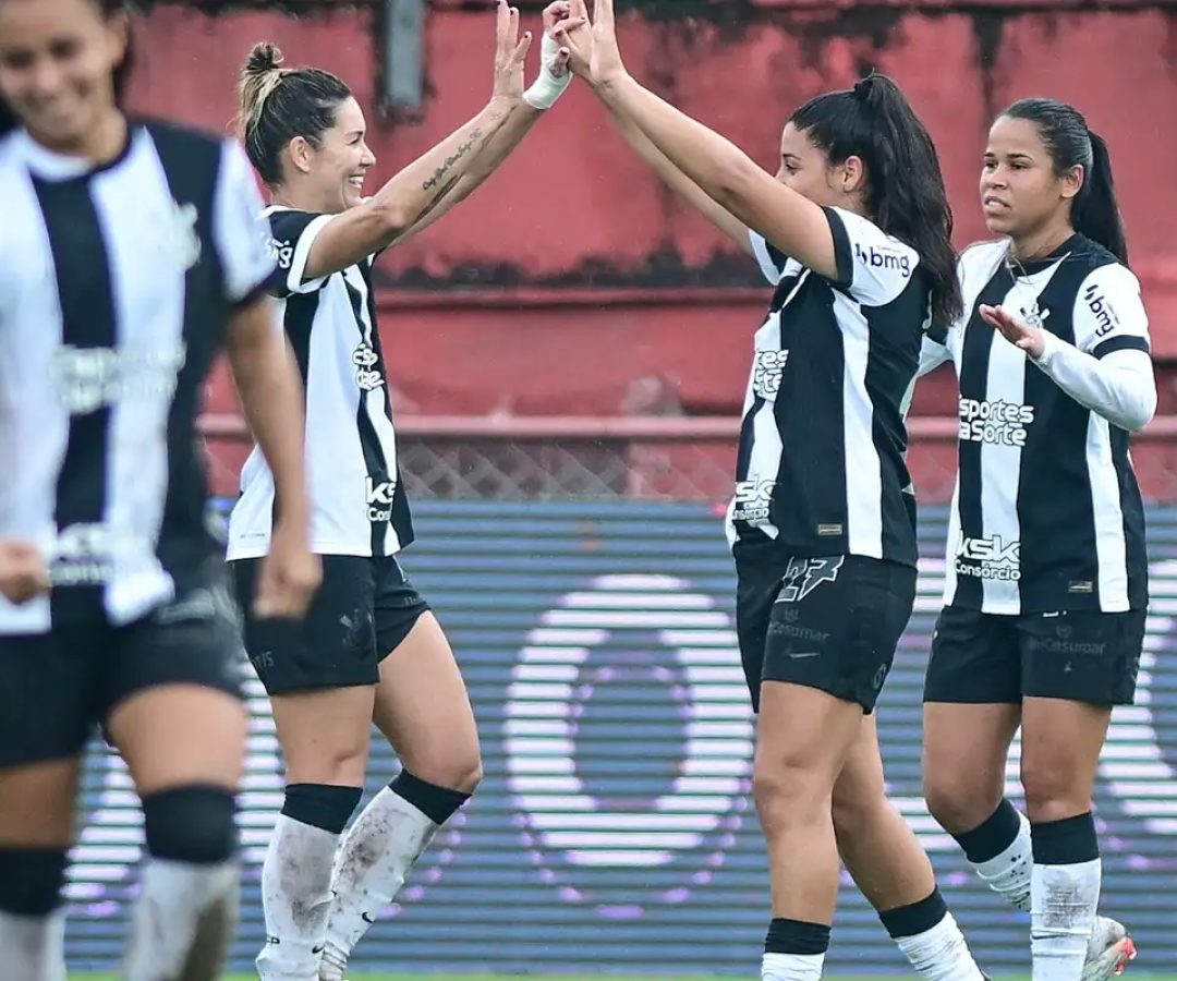 Corinthians e Arsenal duelam na final da Copa das Campeãs da Fifa