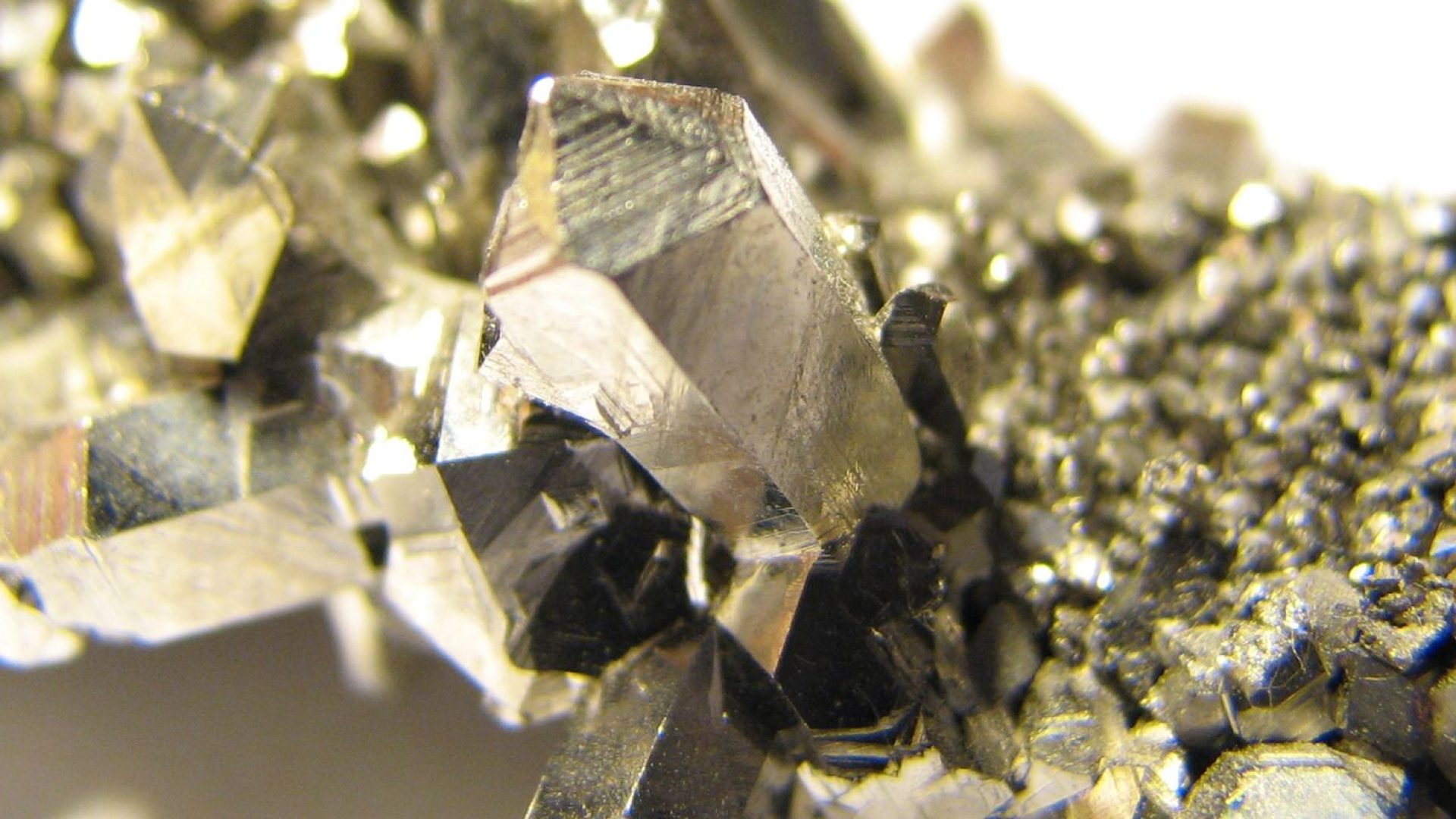 Brasil busca parceria com Europa para exploração de minerais críticos