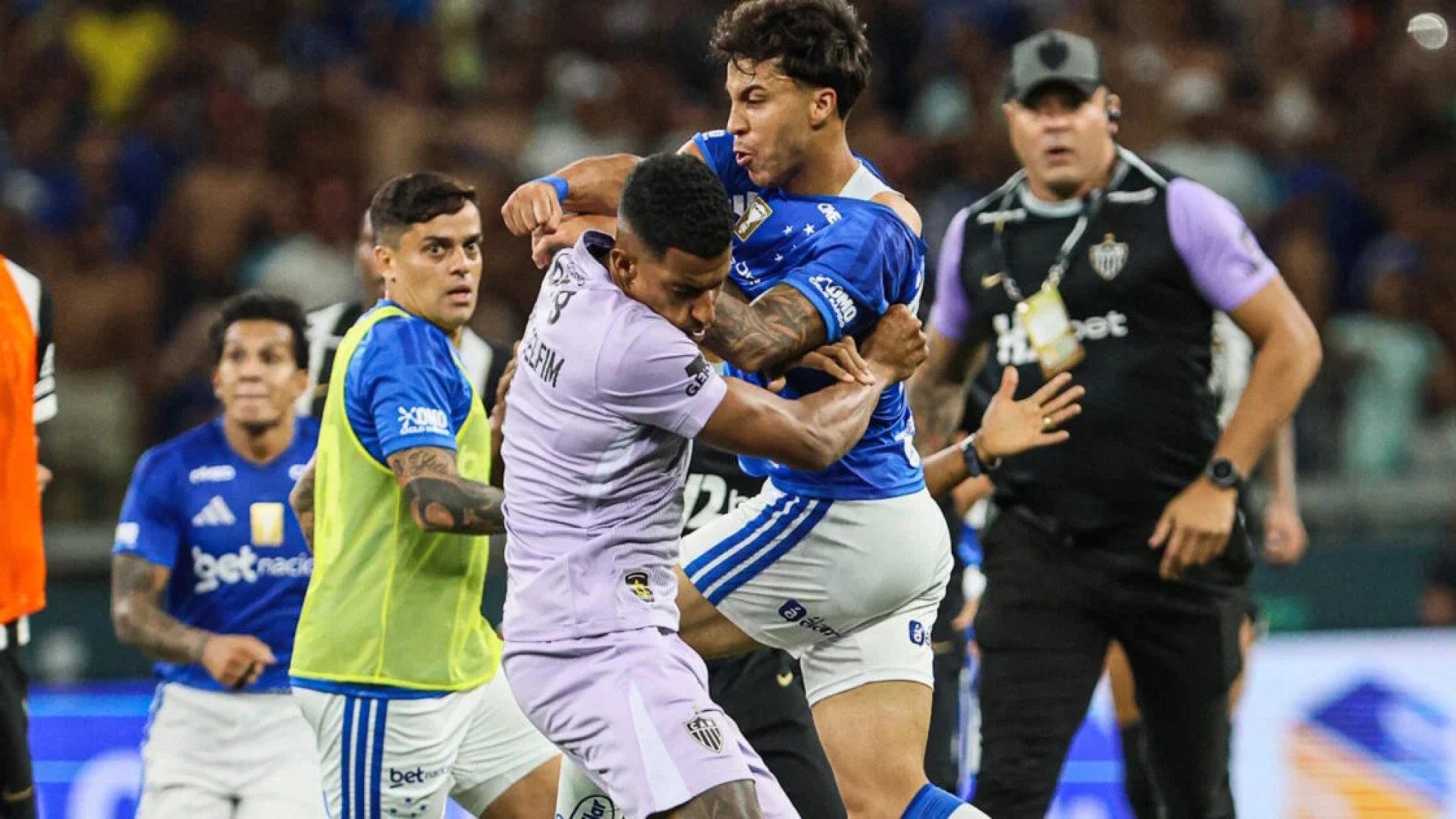 Súmula da final do Mineiro registra 23 expulsões após briga generalizada
